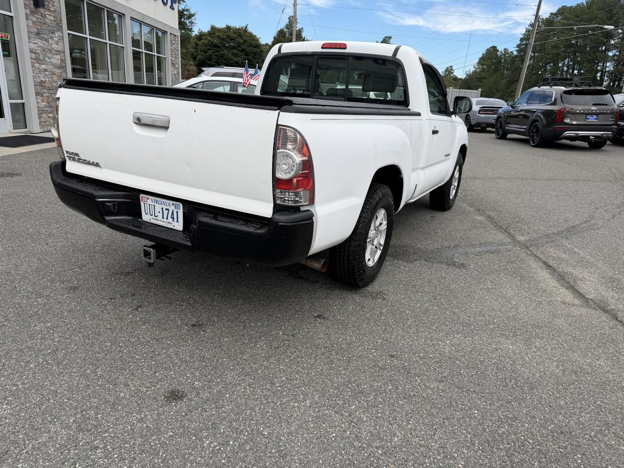 Toyota Tacoma 2WD Reg I4 MT (Natl) 2010