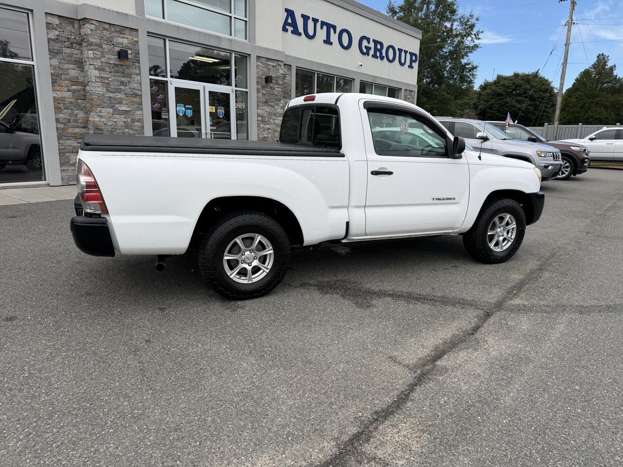Toyota Tacoma 2WD Reg I4 MT (Natl) 2010