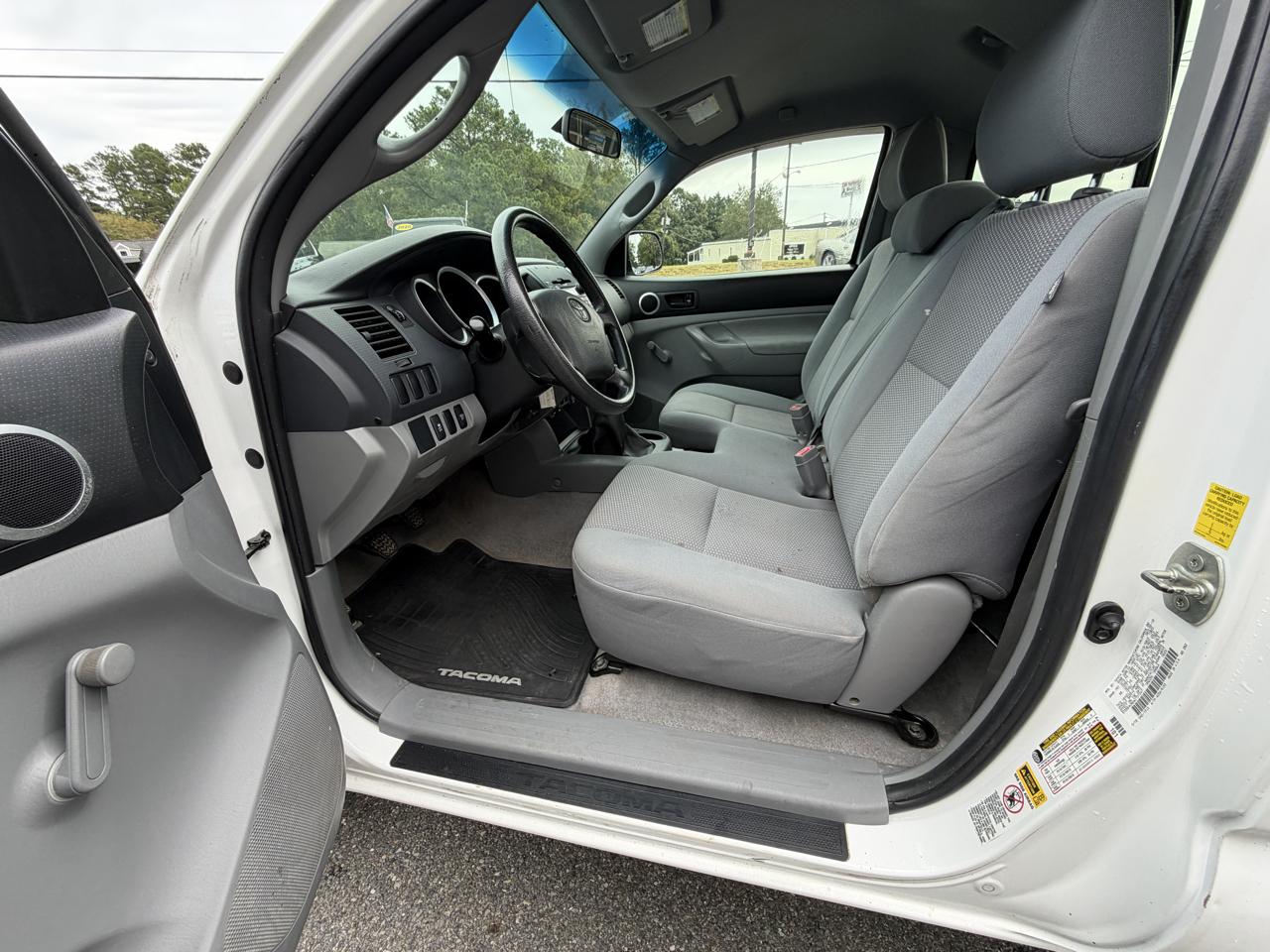 Toyota Tacoma 2WD Reg I4 MT (Natl) 2010