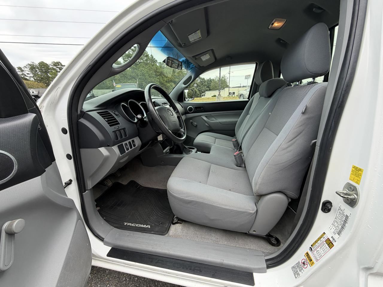 Toyota Tacoma 2WD Reg I4 MT (Natl) 2010