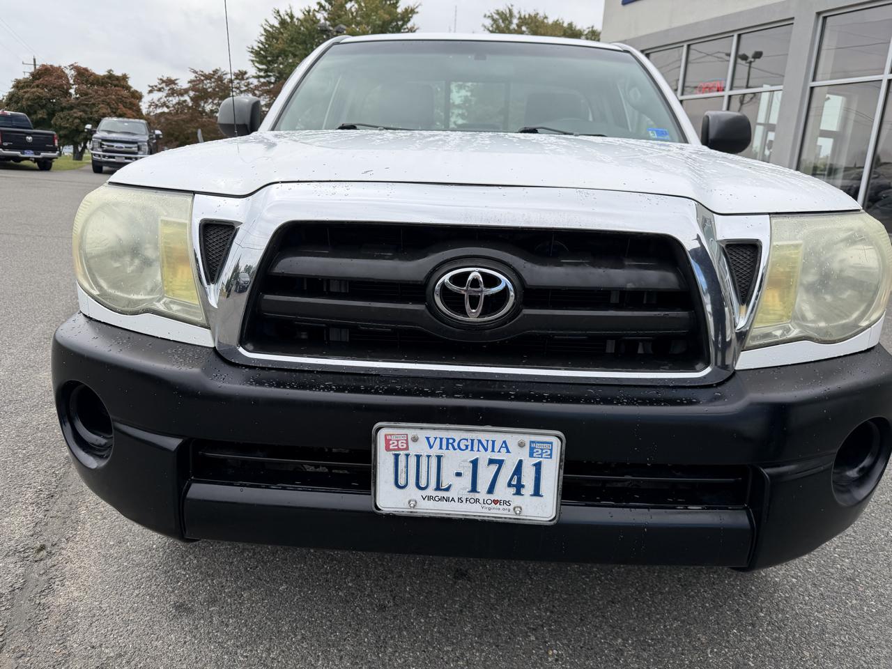 Toyota Tacoma 2WD Reg I4 MT (Natl) 2010