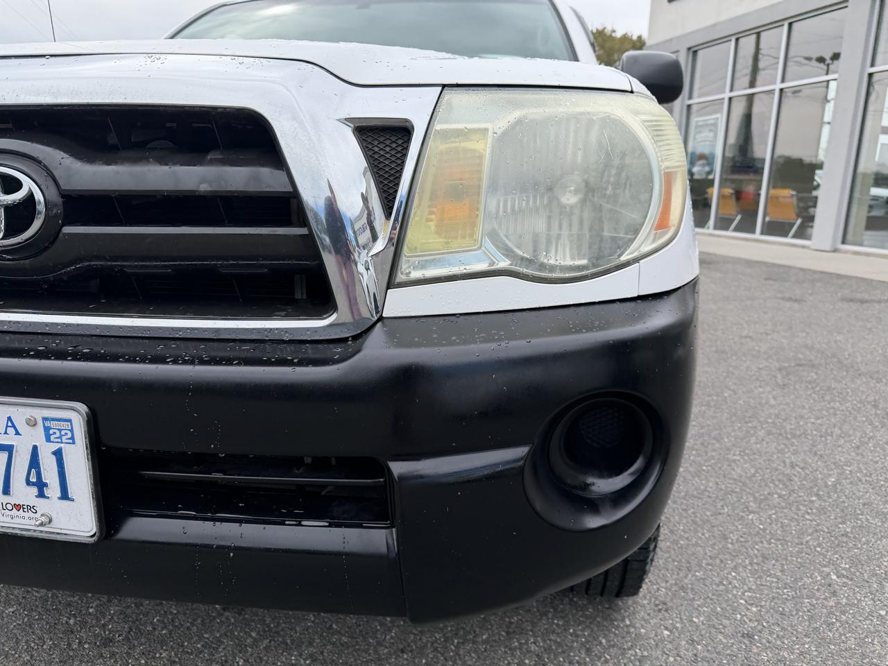 Toyota Tacoma 2WD Reg I4 MT (Natl) 2010
