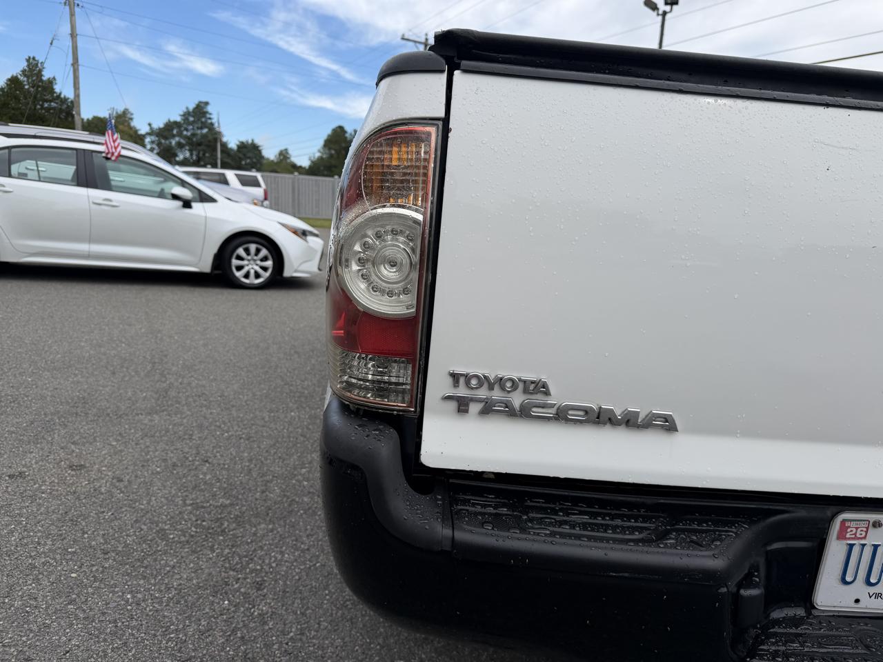 Toyota Tacoma 2WD Reg I4 MT (Natl) 2010