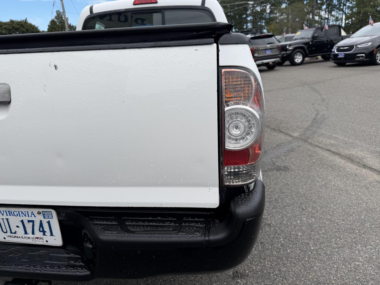 Toyota Tacoma 2WD Reg I4 MT (Natl) 2010