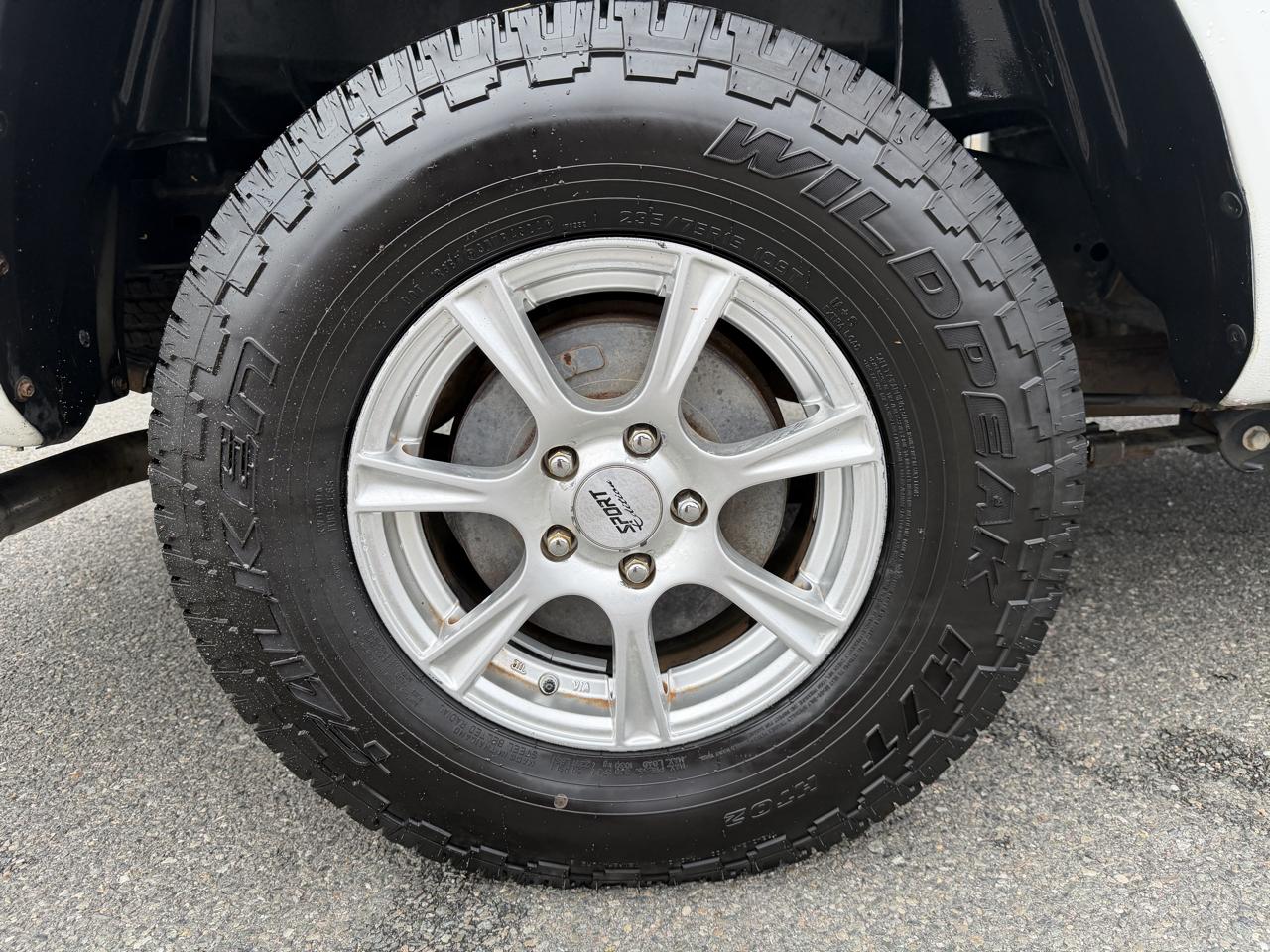 Toyota Tacoma 2WD Reg I4 MT (Natl) 2010