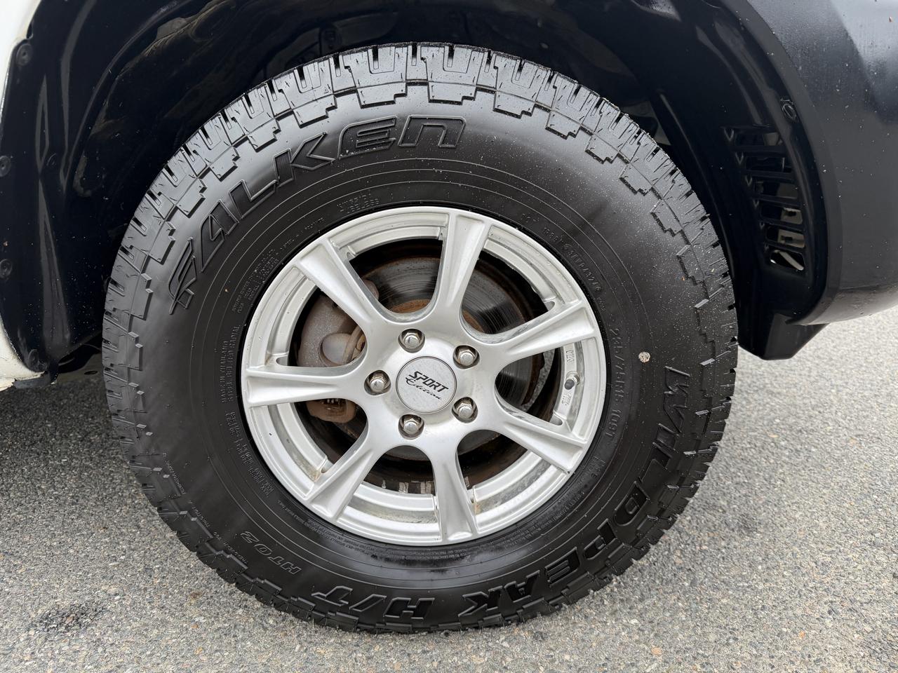 Toyota Tacoma 2WD Reg I4 MT (Natl) 2010