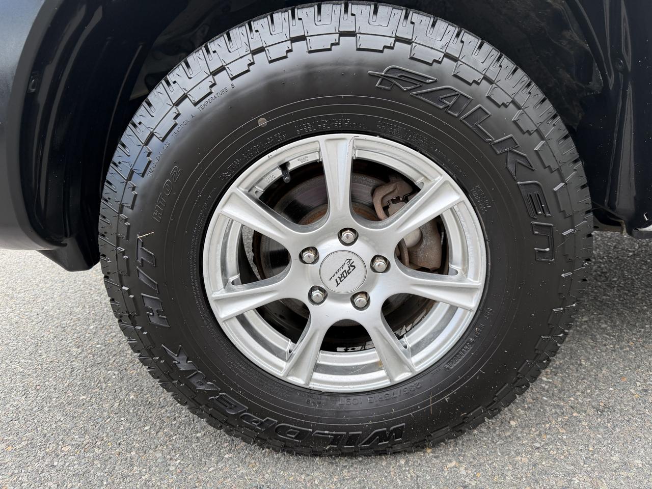 Toyota Tacoma 2WD Reg I4 MT (Natl) 2010
