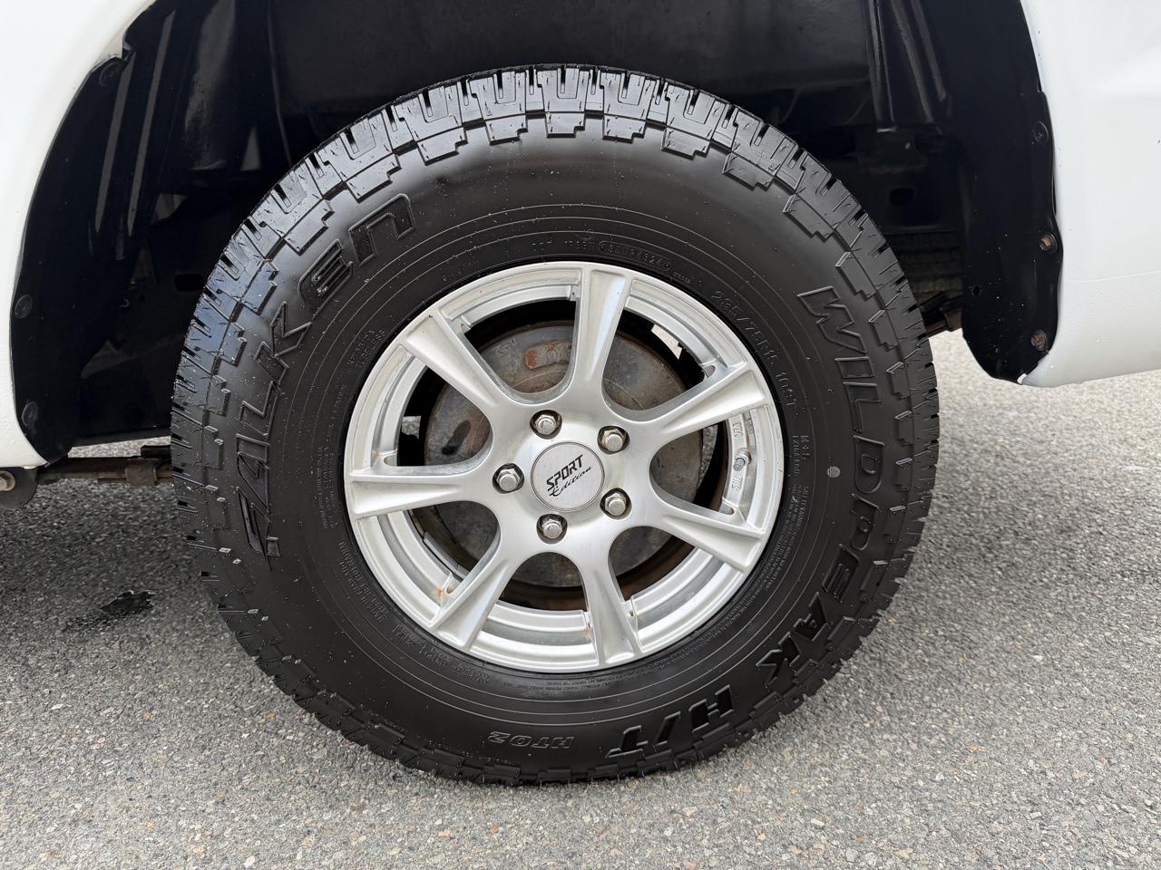 Toyota Tacoma 2WD Reg I4 MT (Natl) 2010