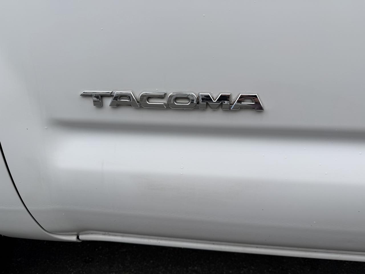 Toyota Tacoma 2WD Reg I4 MT (Natl) 2010