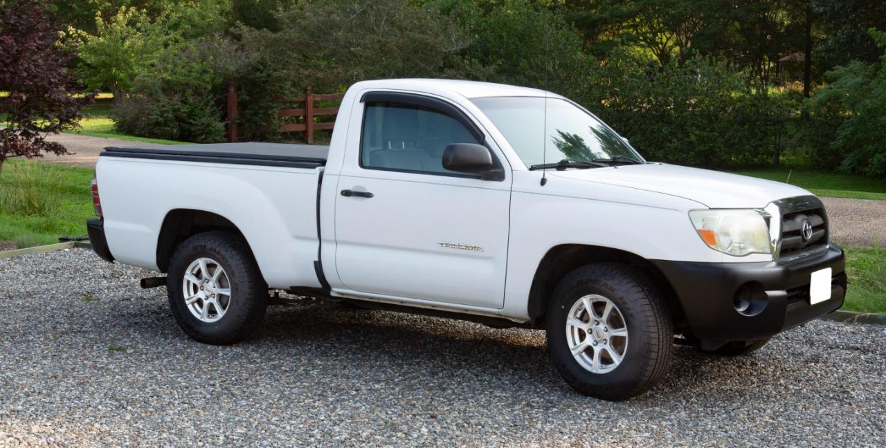 Toyota Tacoma 2WD Reg I4 MT (Natl) 2010