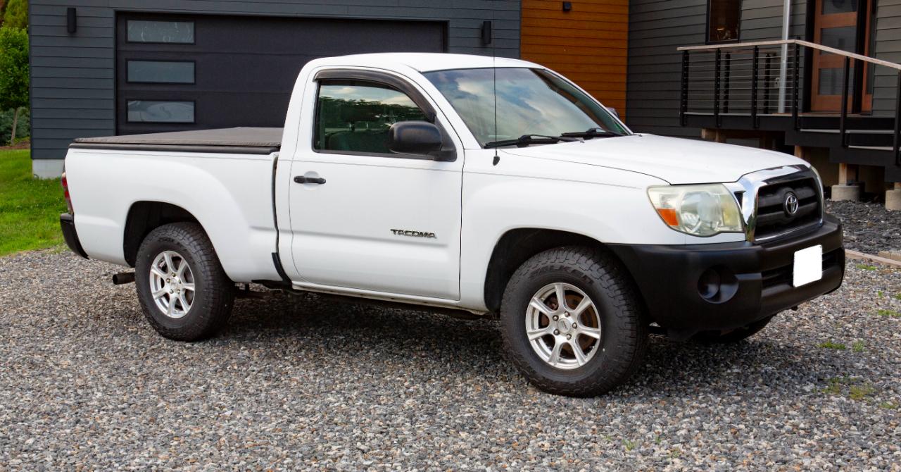 Toyota Tacoma 2WD Reg I4 MT (Natl) 2010