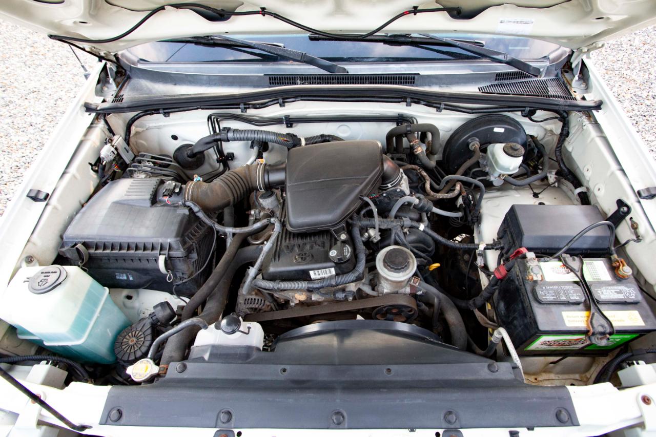 Toyota Tacoma 2WD Reg I4 MT (Natl) 2010