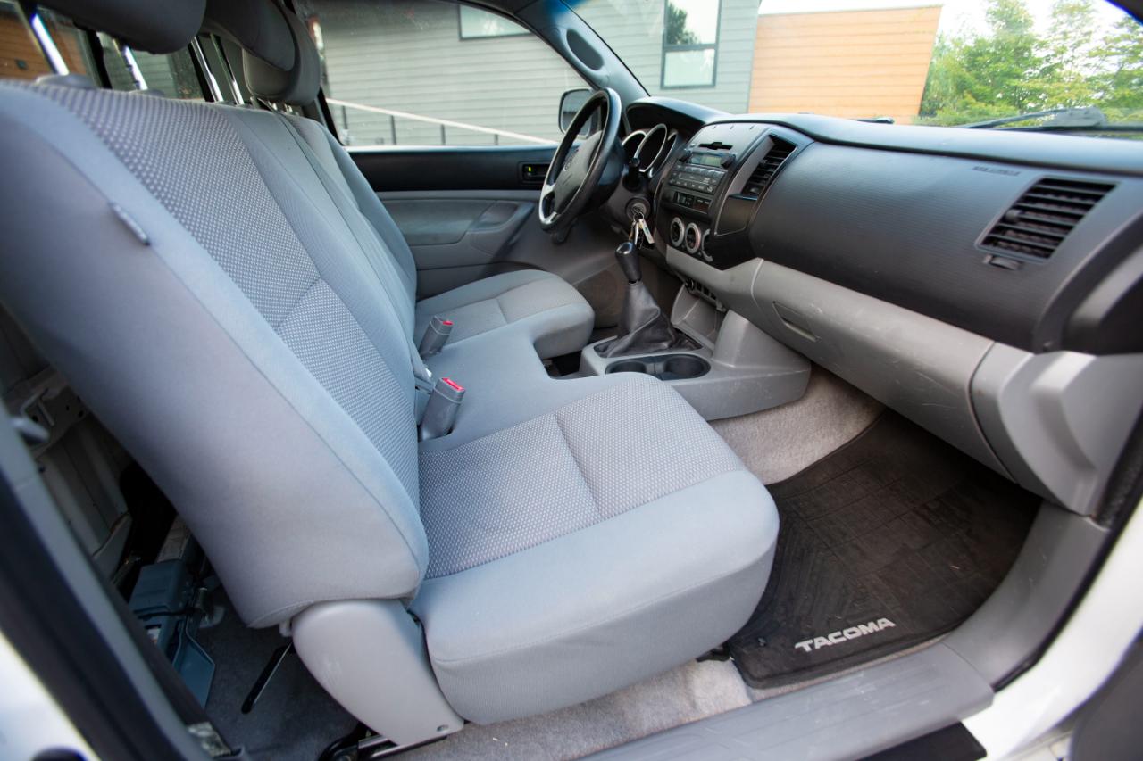 Toyota Tacoma 2WD Reg I4 MT (Natl) 2010
