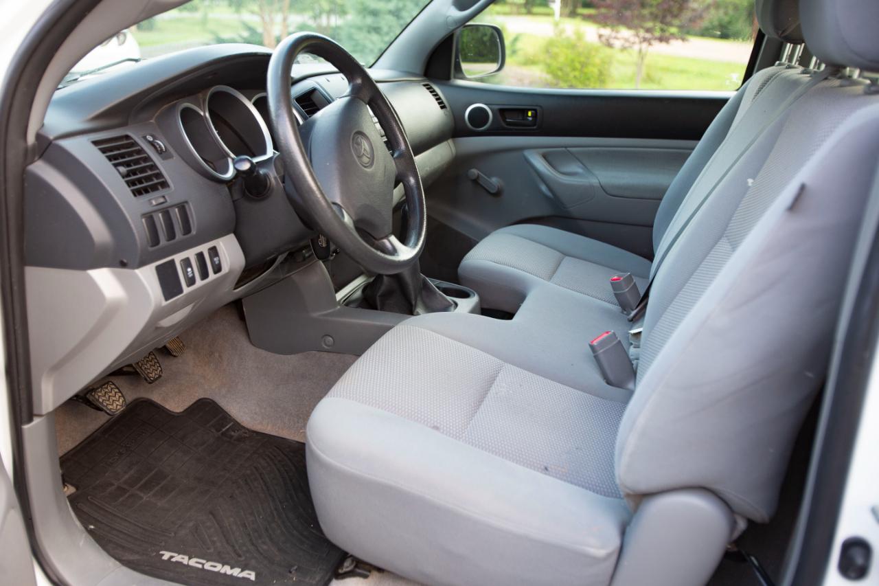Toyota Tacoma 2WD Reg I4 MT (Natl) 2010