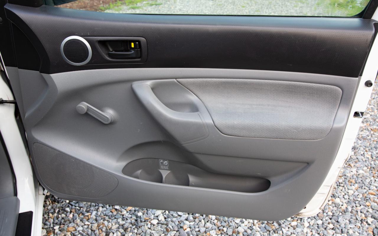 Toyota Tacoma 2WD Reg I4 MT (Natl) 2010