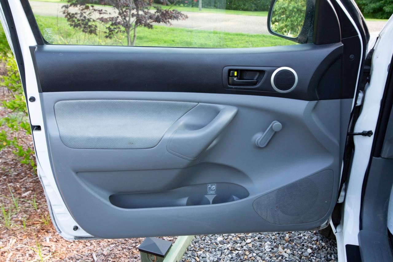Toyota Tacoma 2WD Reg I4 MT (Natl) 2010