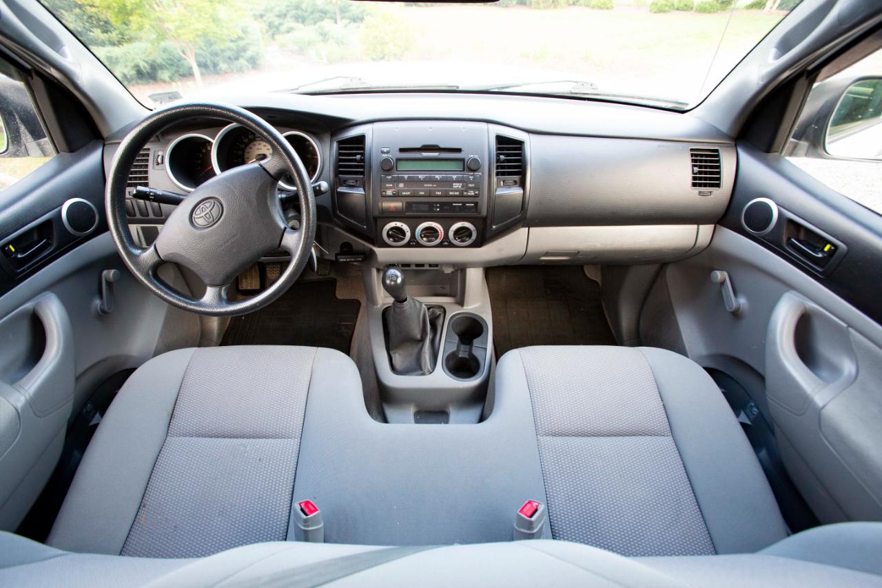Toyota Tacoma 2WD Reg I4 MT (Natl) 2010