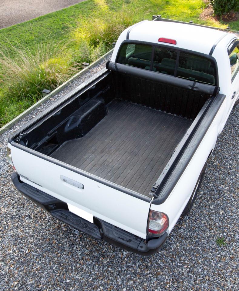 Toyota Tacoma 2WD Reg I4 MT (Natl) 2010