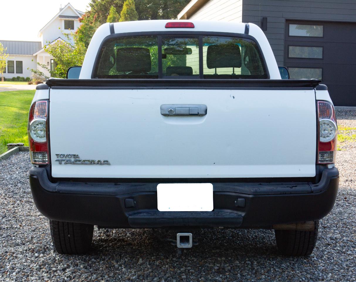 Toyota Tacoma 2WD Reg I4 MT (Natl) 2010