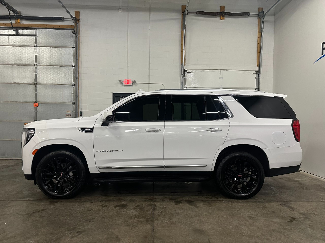 GMC Yukon Denali 4WD 2021