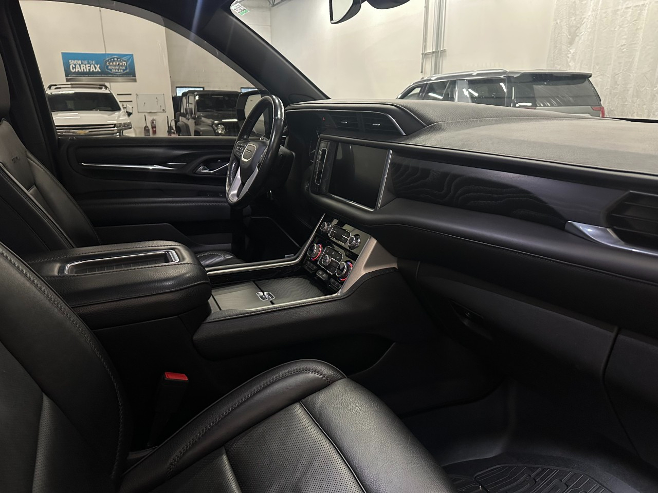 GMC Yukon Denali 4WD 2021