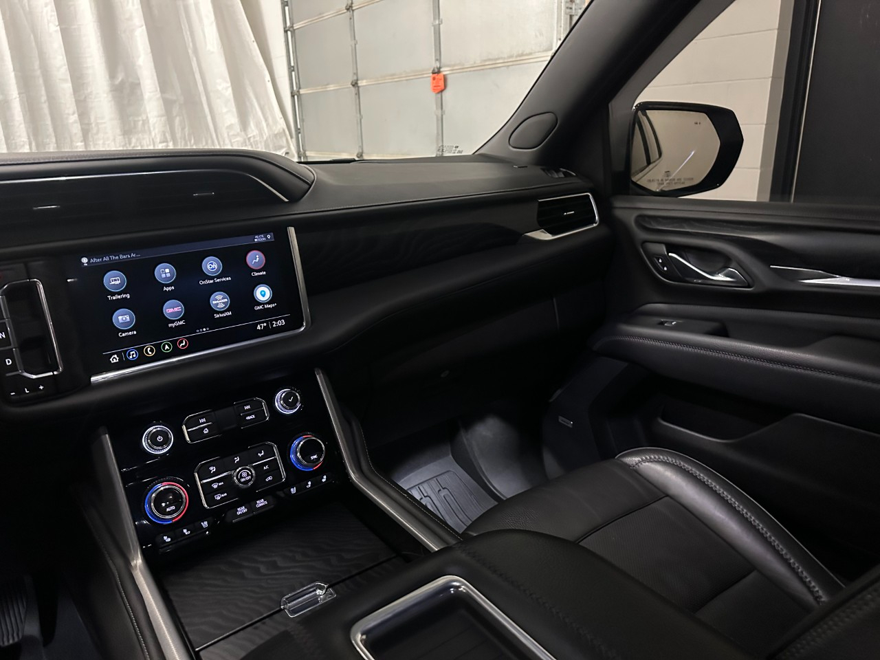 GMC Yukon Denali 4WD 2021