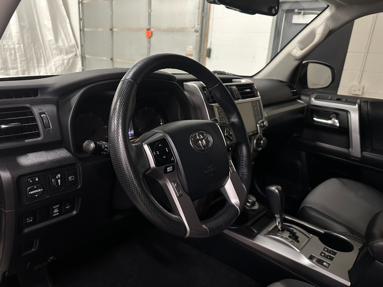 Toyota 4Runner SR5 Premium 4WD 2023