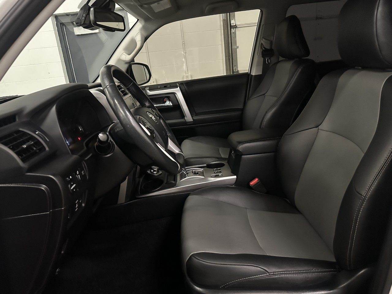 Toyota 4Runner SR5 Premium 4WD 2023