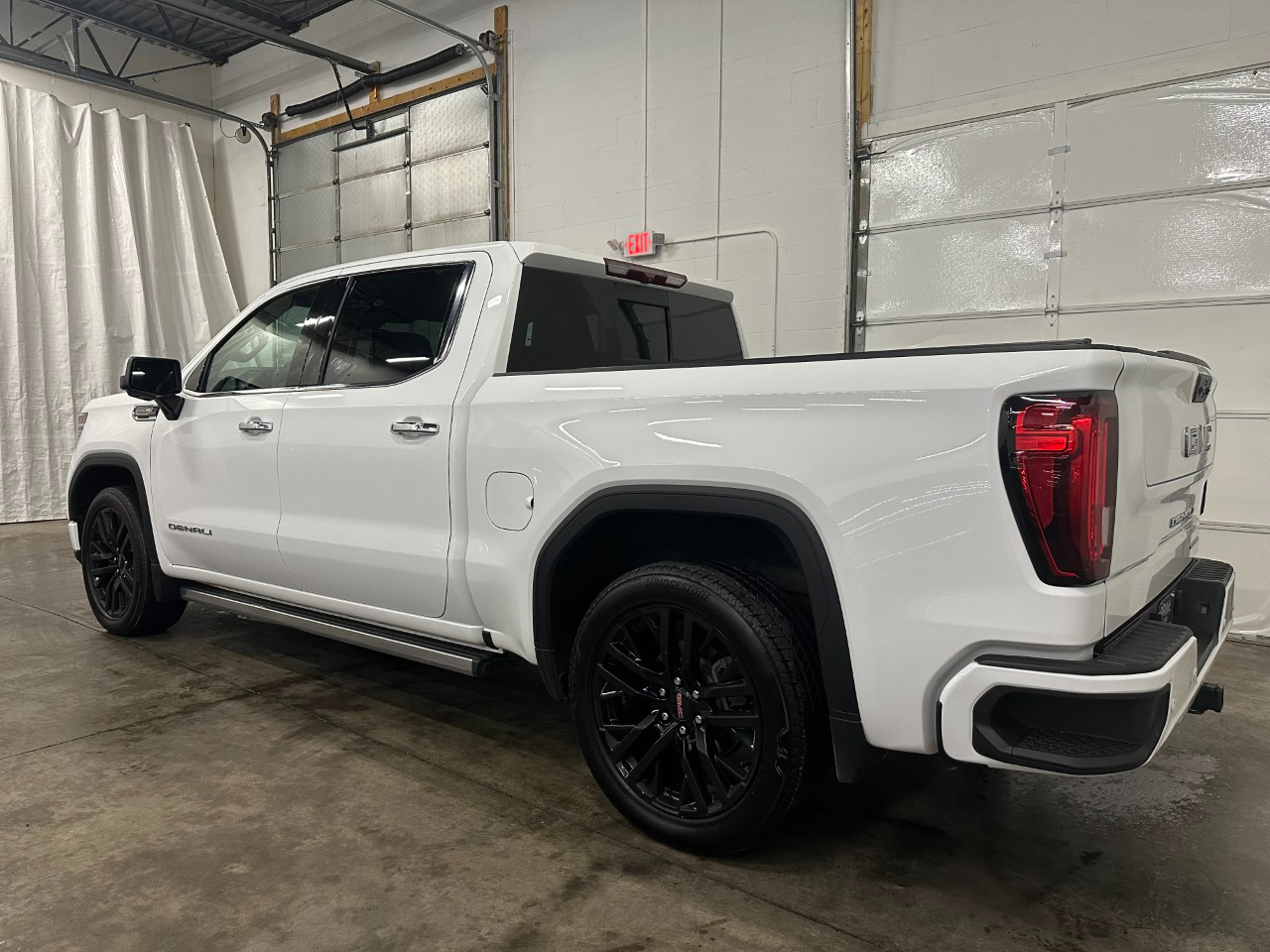 GMC Sierra 1500 Denali Crew Cab Short Box 4WD 2022