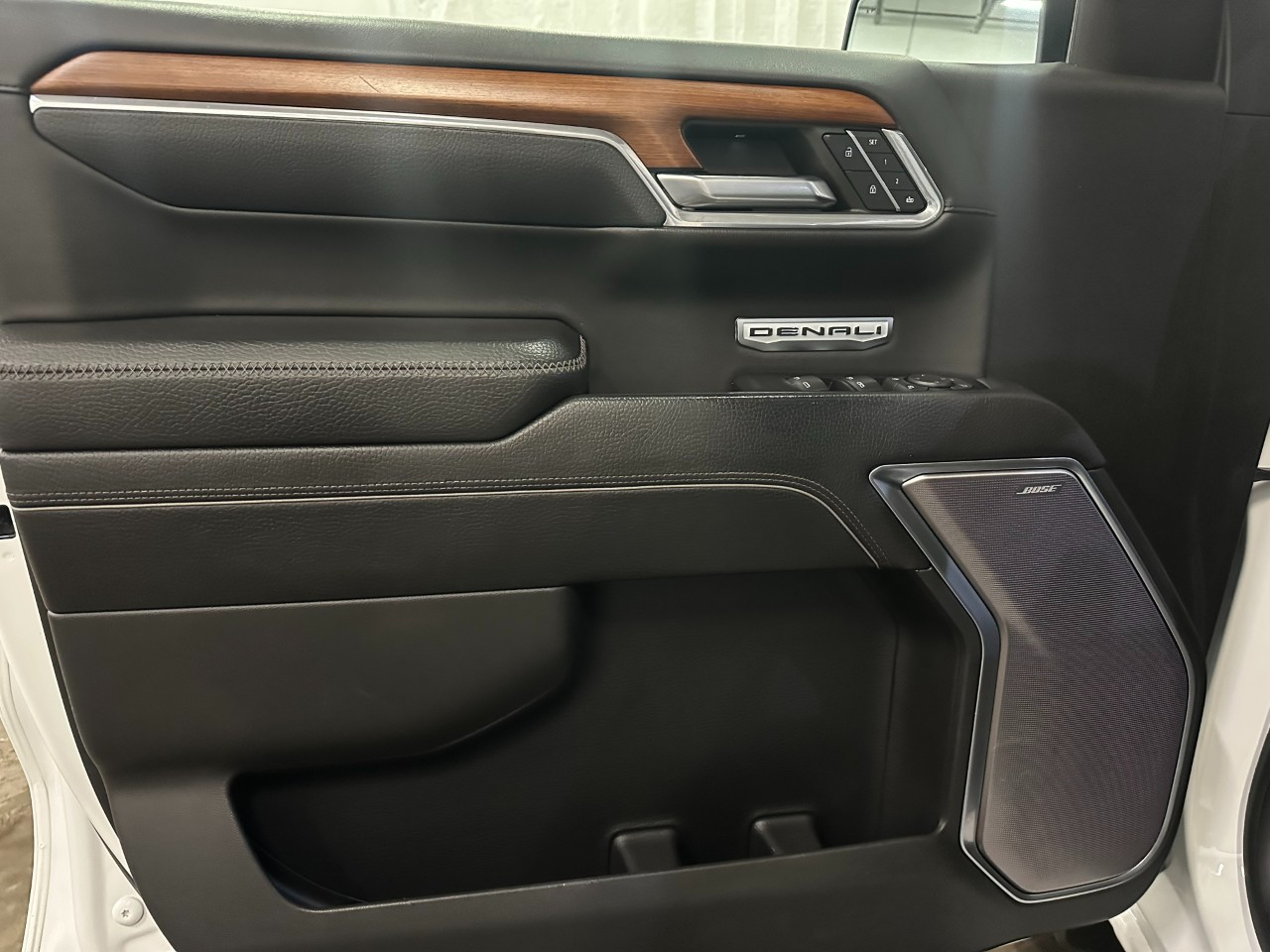 GMC Sierra 1500 Denali Crew Cab Short Box 4WD 2022