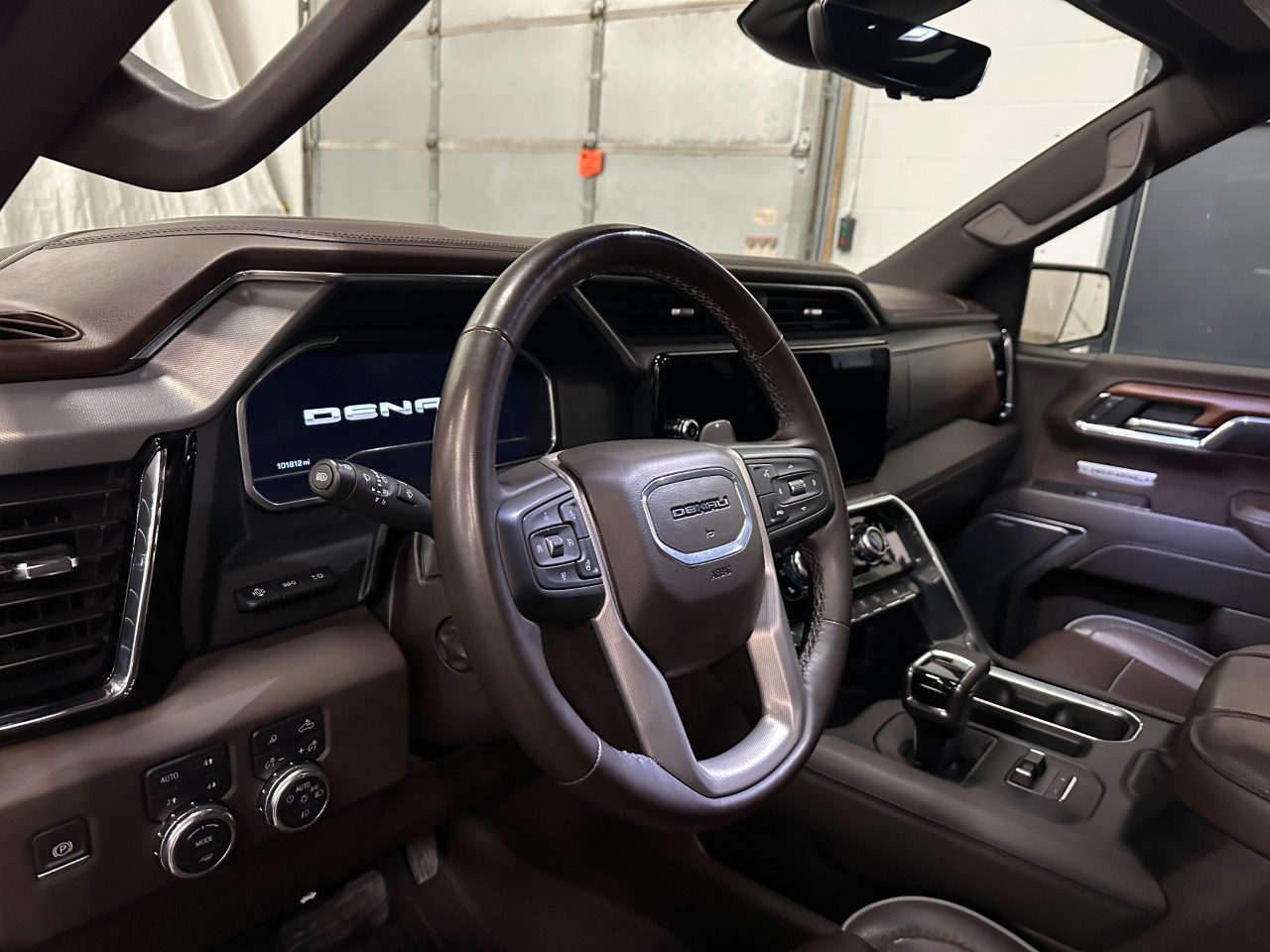 GMC Sierra 1500 Denali Crew Cab Short Box 4WD 2023