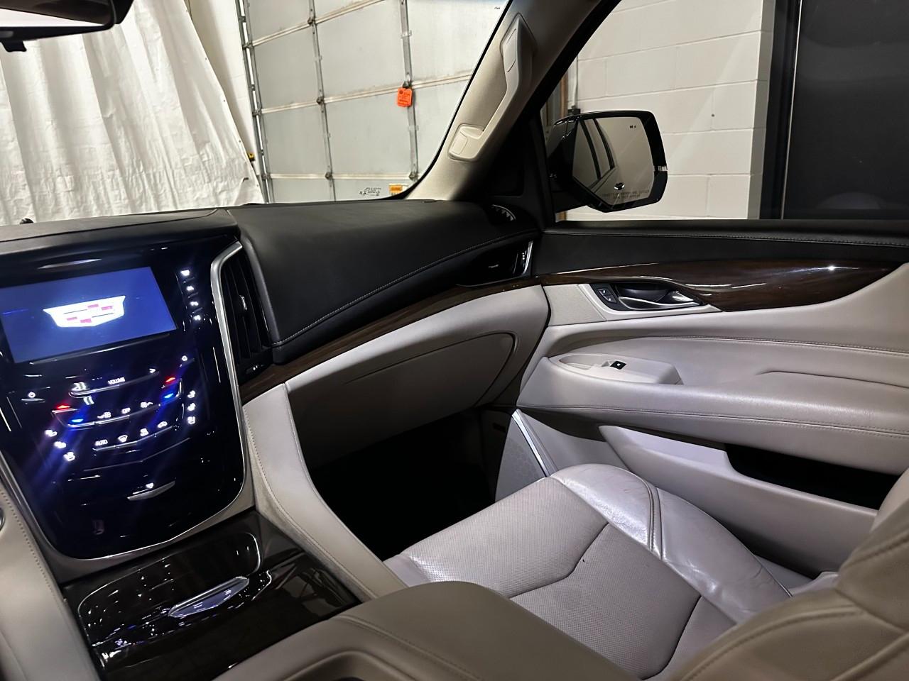 Cadillac Escalade ESV Premium Luxury 4WD 2020
