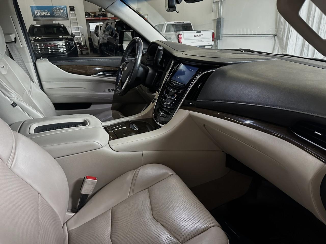 Cadillac Escalade ESV Premium Luxury 4WD 2020