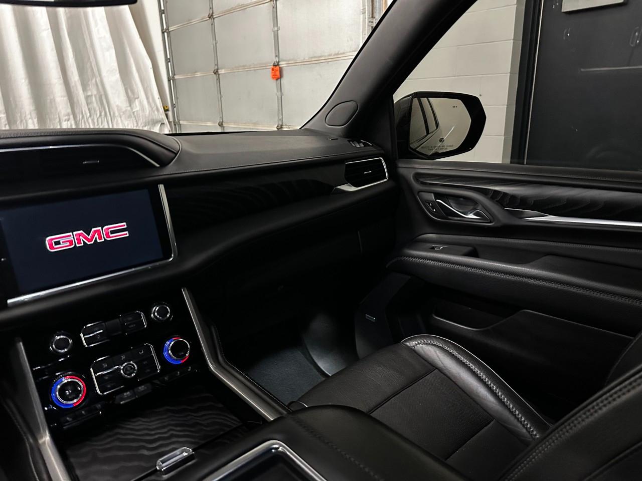 GMC Yukon Denali 4WD 2022