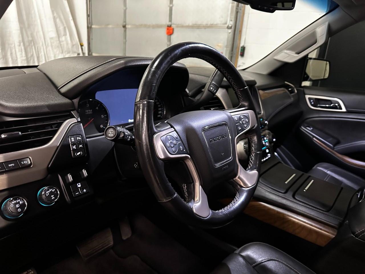 GMC Yukon XL Denali Ultimate 4WD 2019