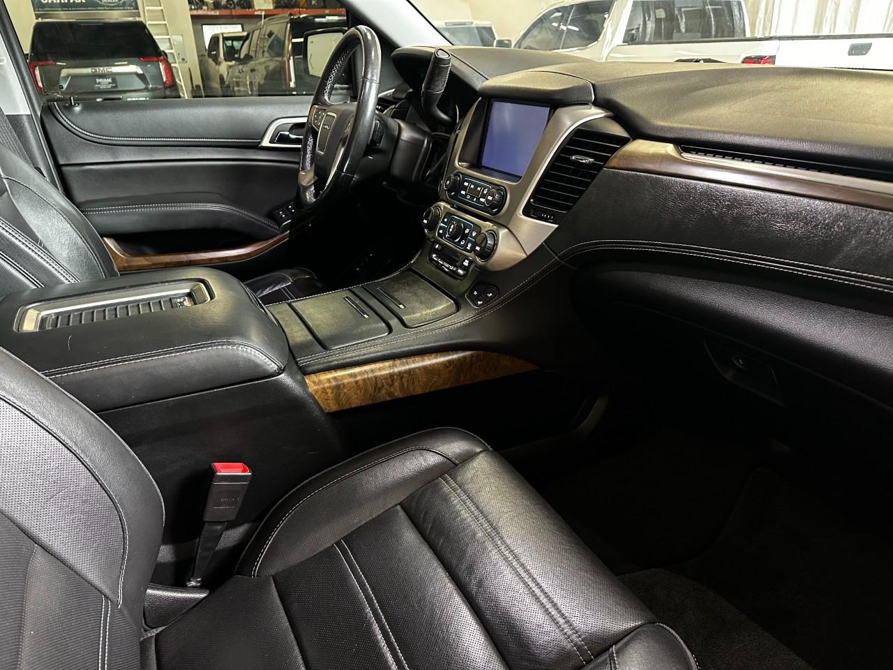 GMC Yukon XL Denali Ultimate 4WD 2019