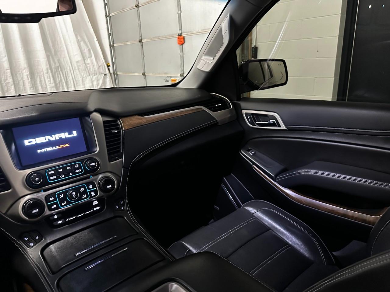 GMC Yukon XL Denali Ultimate 4WD 2019