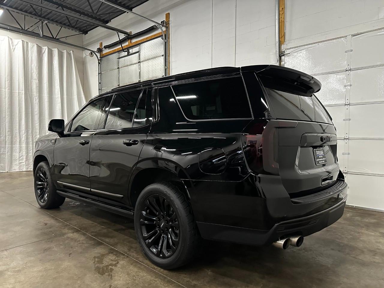 GMC Yukon Denali 4WD 2021