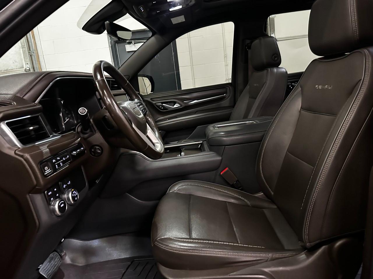 GMC Yukon Denali 4WD 2021