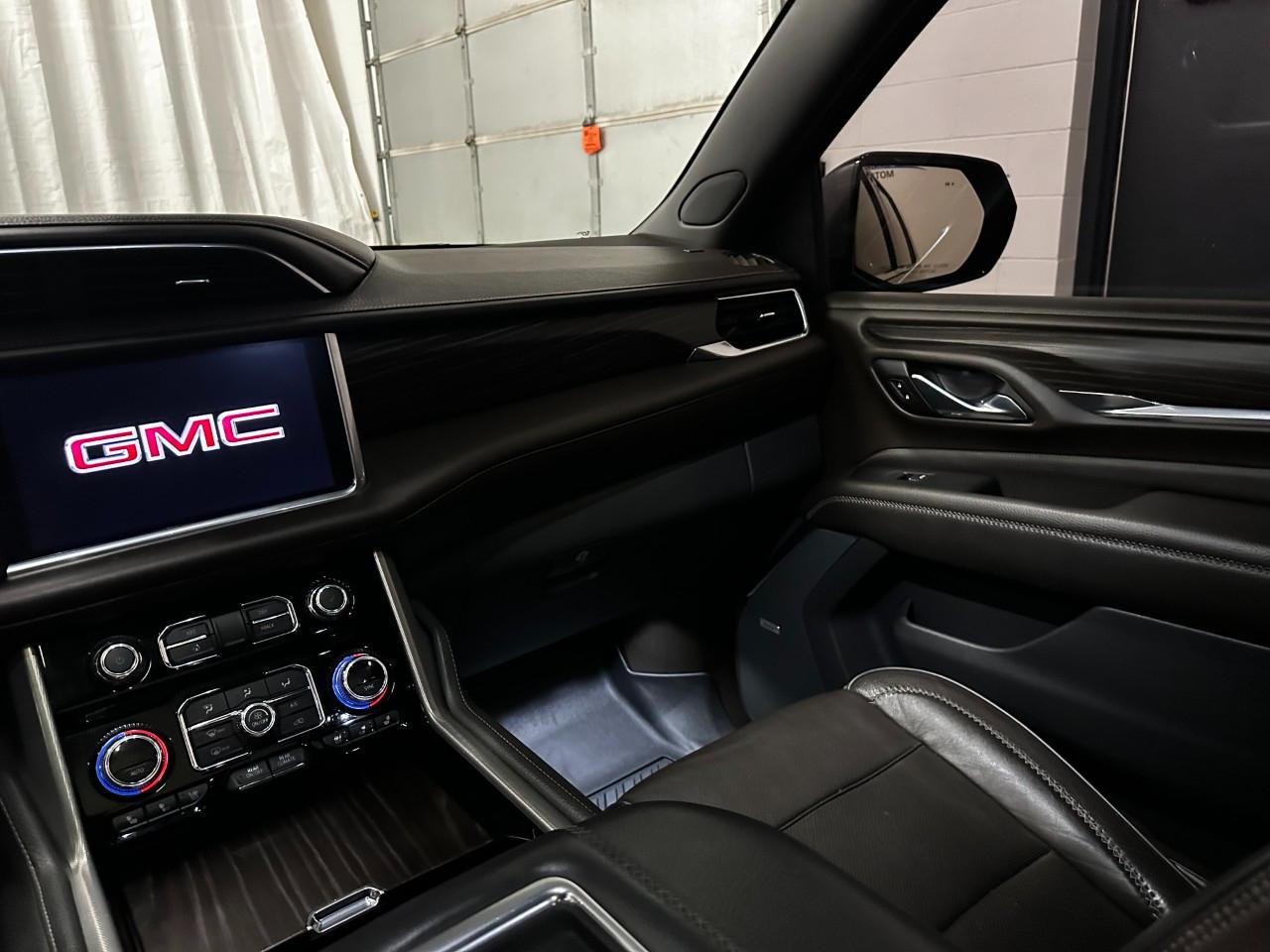 GMC Yukon Denali 4WD 2021