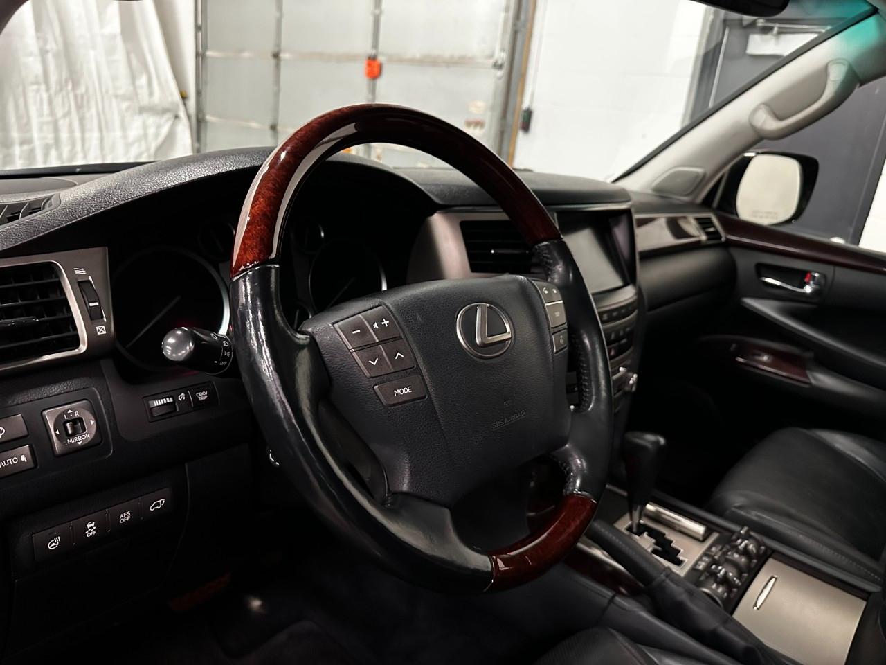 Lexus LX 570  2014