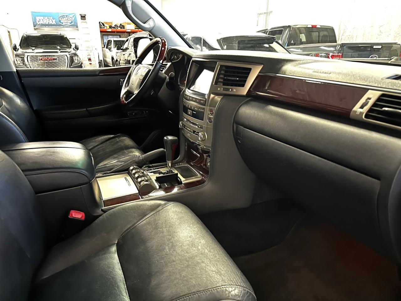 Lexus LX 570  2014