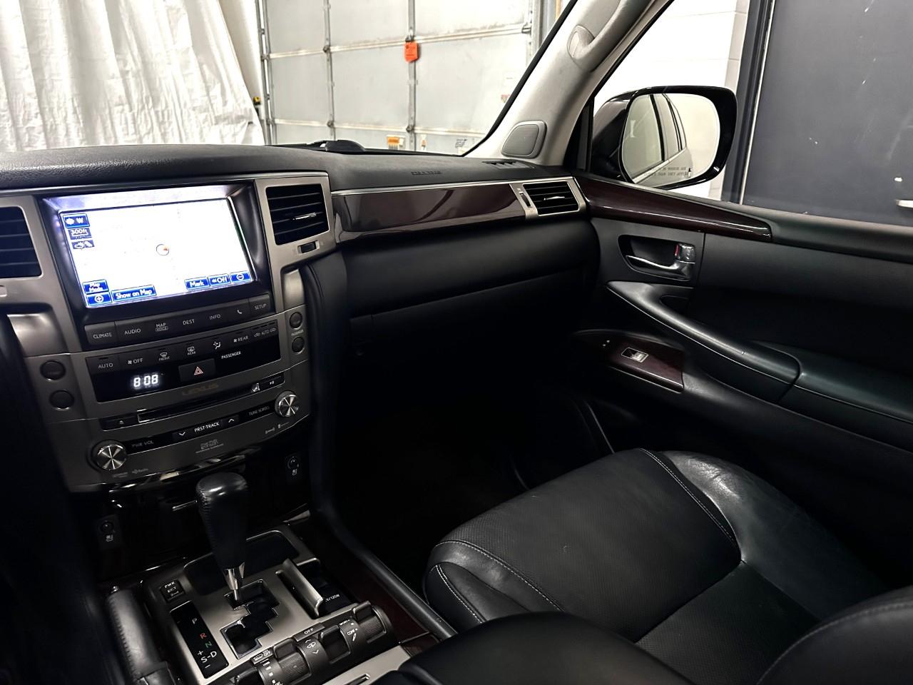 Lexus LX 570  2014