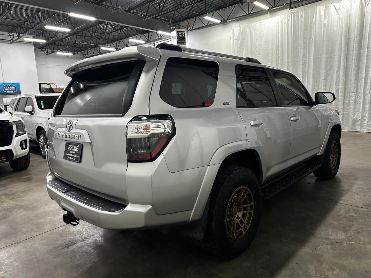 Toyota 4Runner SR5 4WD 2020