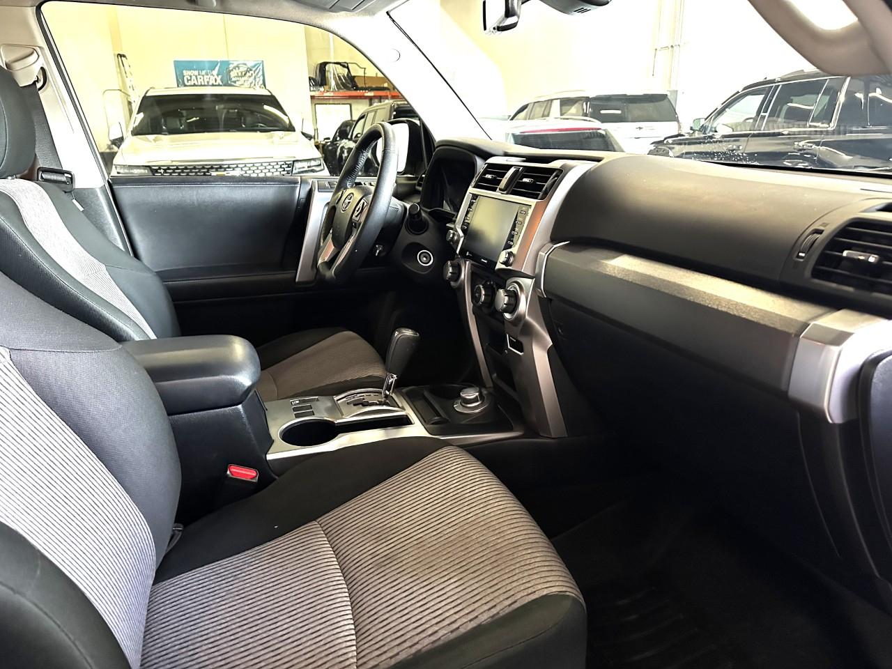 Toyota 4Runner SR5 4WD 2020