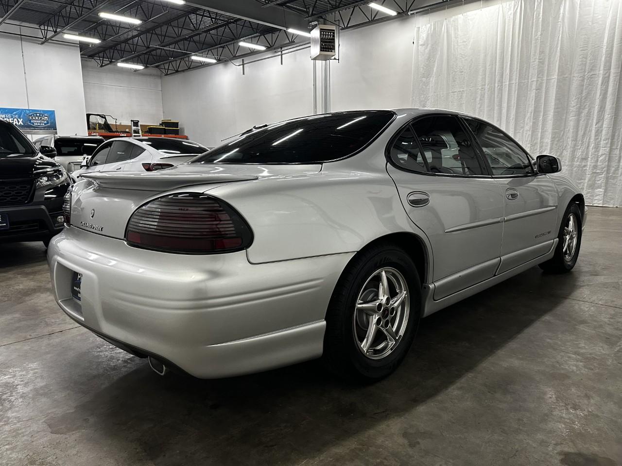 Pontiac Grand Prix GT sedan 2002