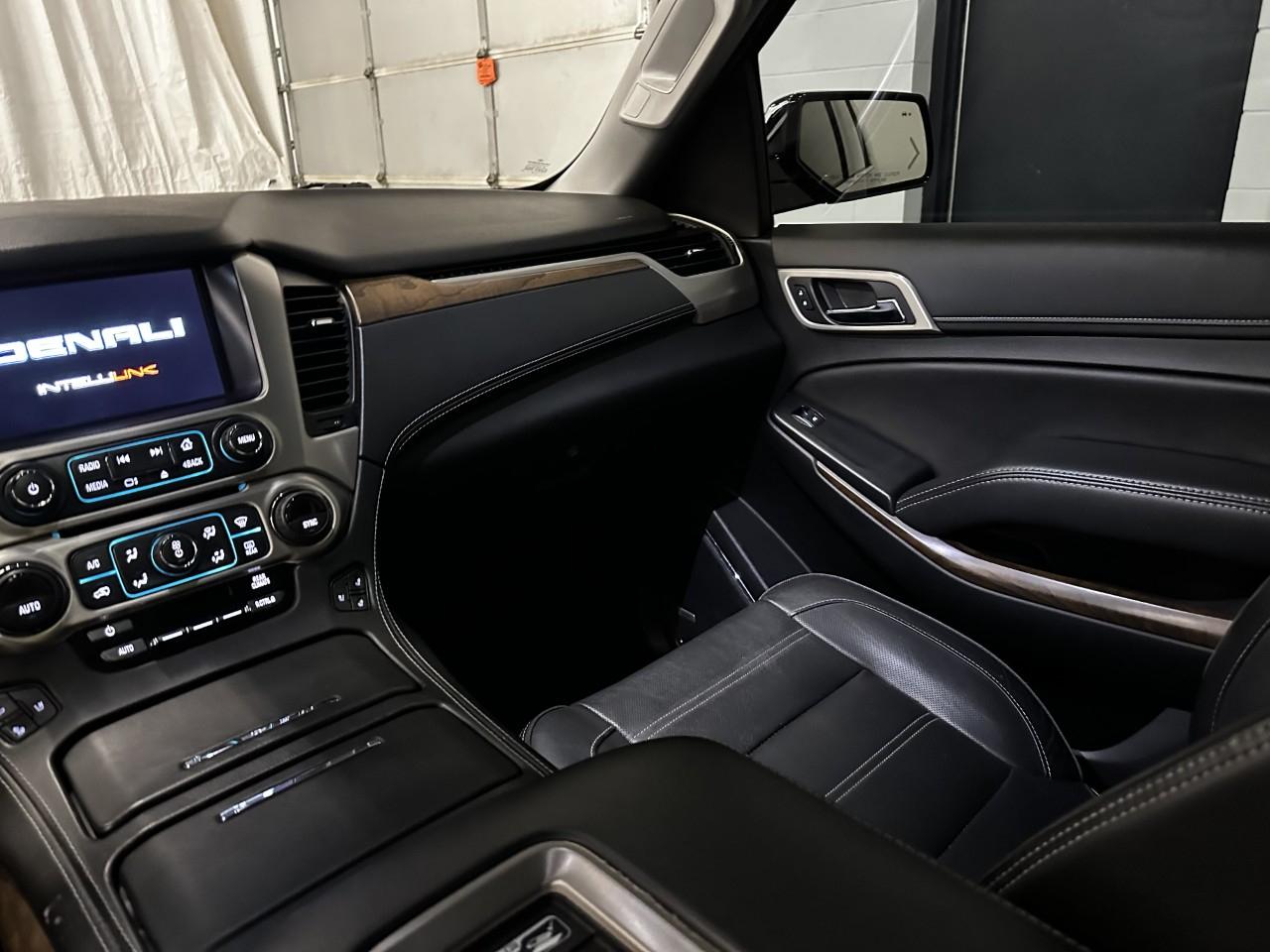 GMC Yukon Denali Ultimate 4WD 2018