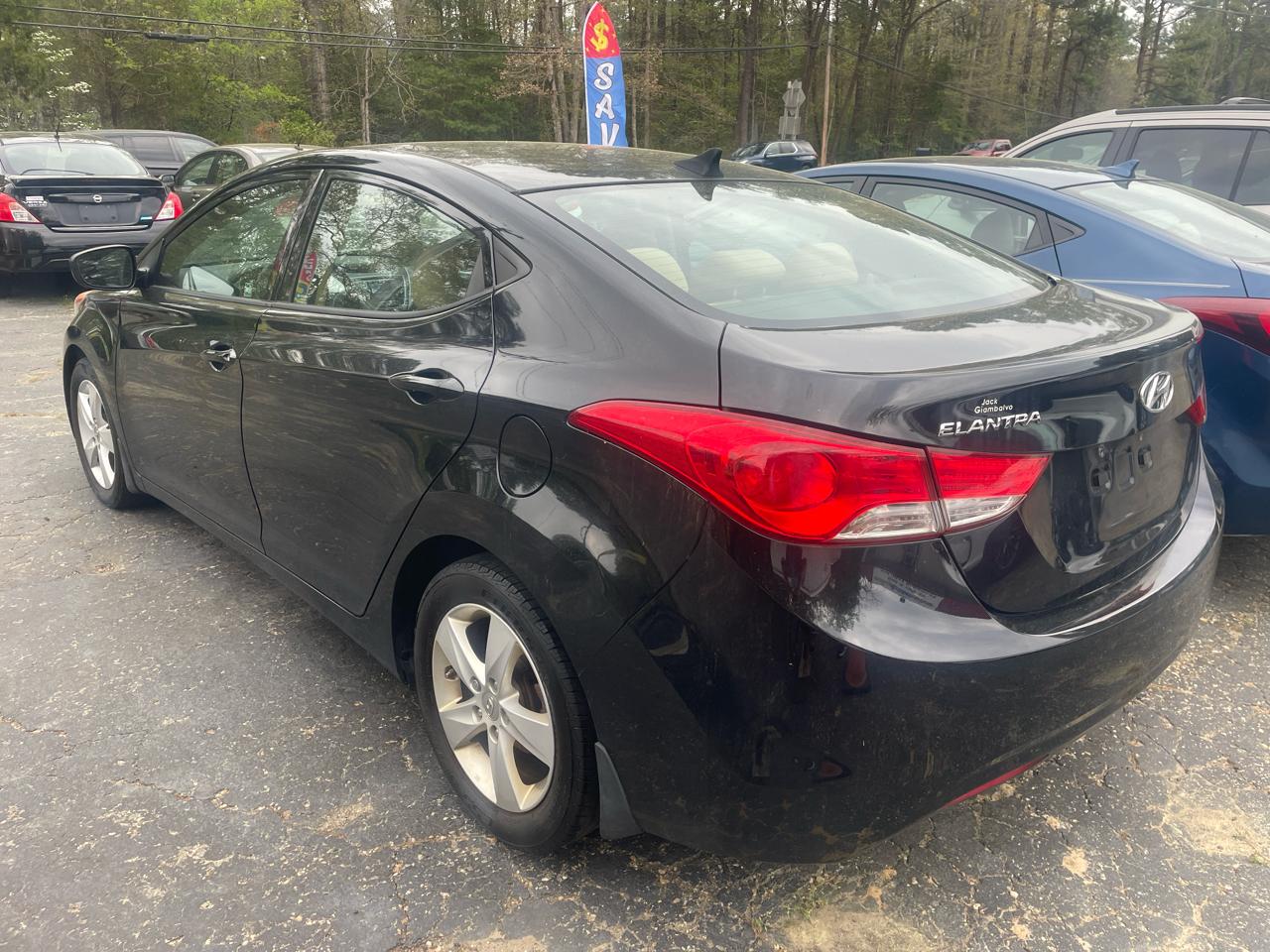 Hyundai Elantra  2013