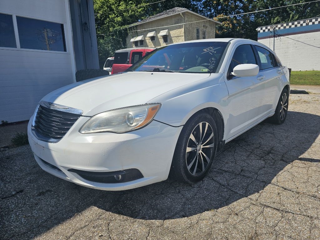 2013 Chrysler 200 Limited's photo