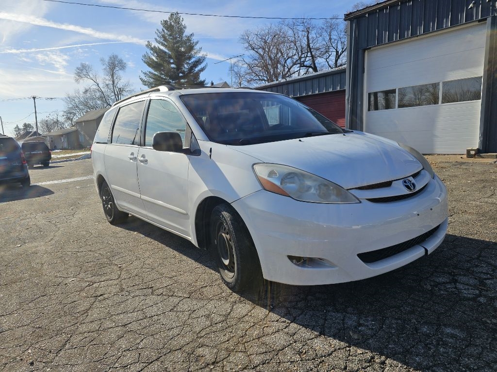 2008 Toyota Sienna CE's photo